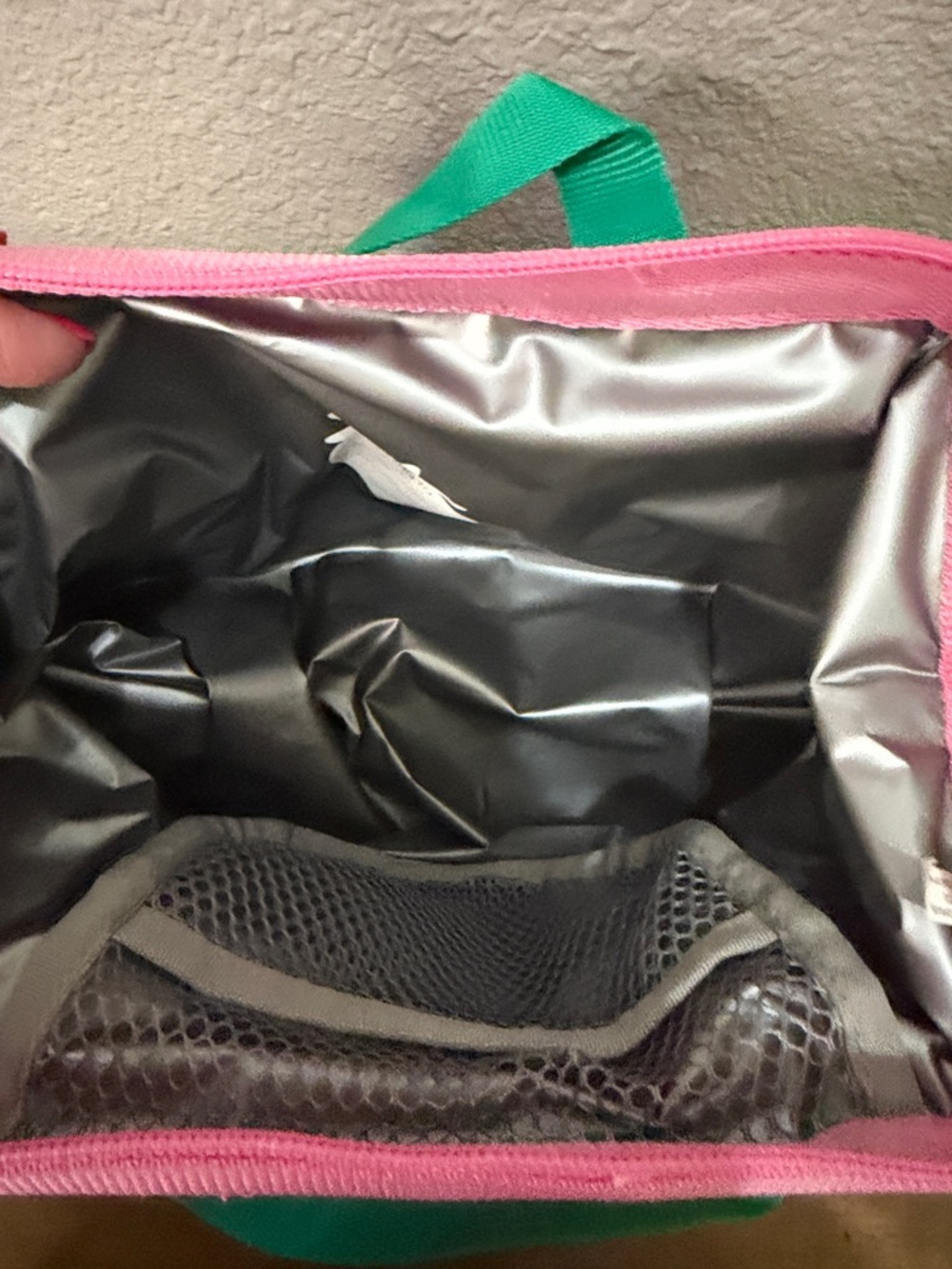 Cat & Jack Pink  Strawberry lunch Tote with Green Handles lunchbox  NWT - Picture 4 of 6